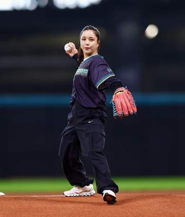 「ビールぷはー姿かわよい」エスコン登場話題の高梨沙羅、舞台裏に反響 激変きつね耳姿も「次はぜひきつねダンスも」「美しすぎる」