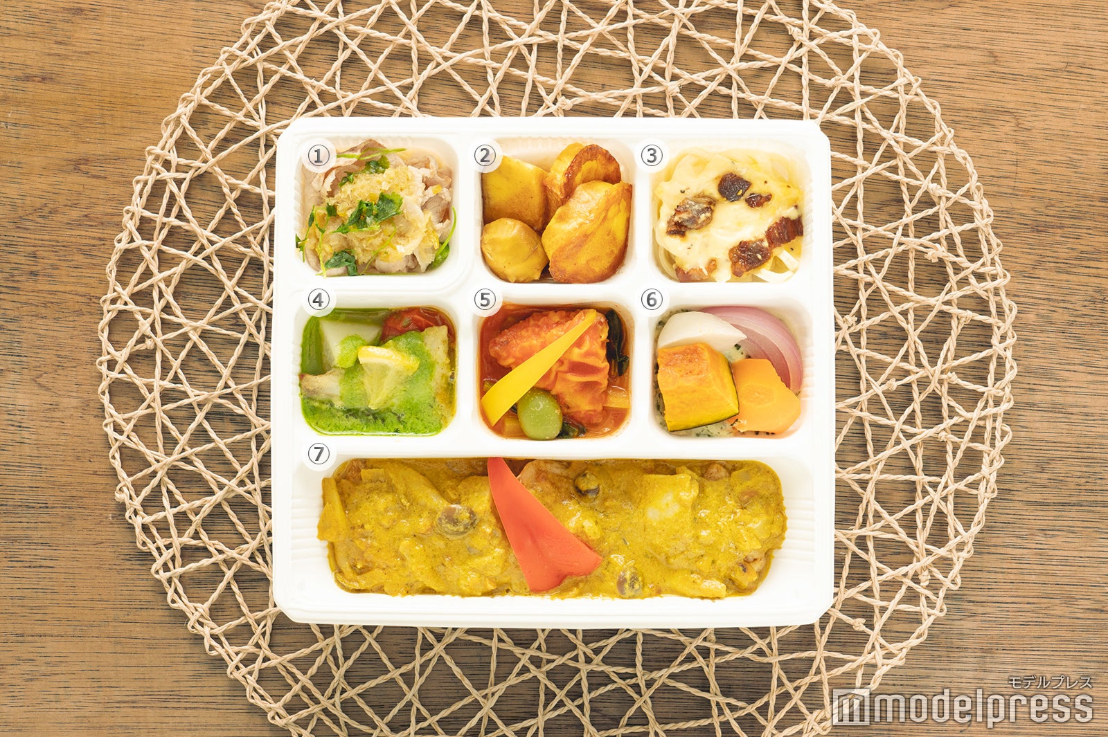 「ココナッツふんだんマッサマンカレーともっちりシナモン麩レンチトースト添え」（C）モデルプレス