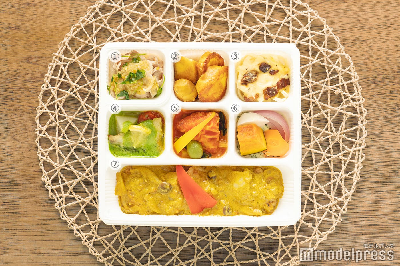 「ココナッツふんだんマッサマンカレーともっちりシナモン麩レンチトースト添え」(C)モデルプレス