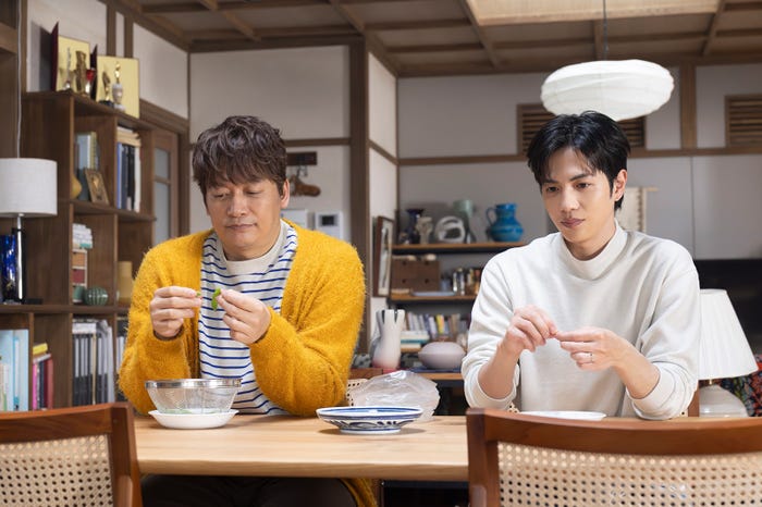 香取慎吾、志尊淳「日本一の最低男 ※私の家族はニセモノだった」第4話(C)フジテレビ