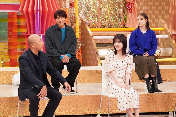 高橋克実、コカドケンタロウ、山下美月、村重杏奈(C)フジテレビ