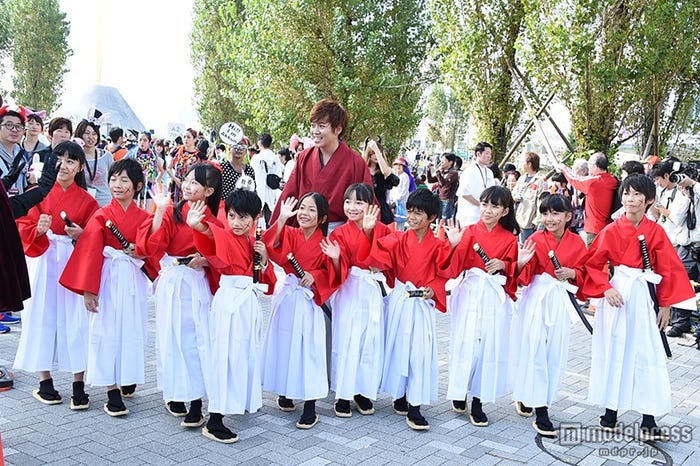 長尾卓也(中央)/るろうに剣心