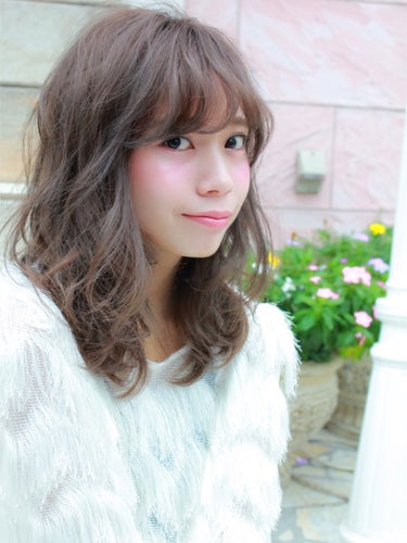 カーキグレージュってどんな髪色 21年は大人らしく上品な髪色にしよう モデルプレス