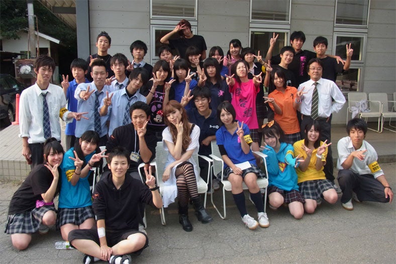 「Popteen」モデル、学園祭でシークレットLIVE　泣き出す女子高生も