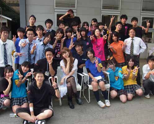 「Popteen」モデル、学園祭でシークレットLIVE 泣き出す女子高生も