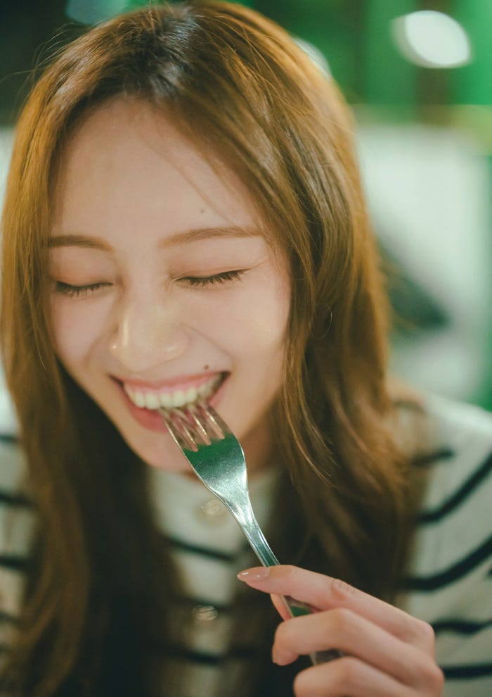 梅澤美波 2nd写真集「透明な覚悟」楽天ブックス限定版裏表紙/撮影:東京祐