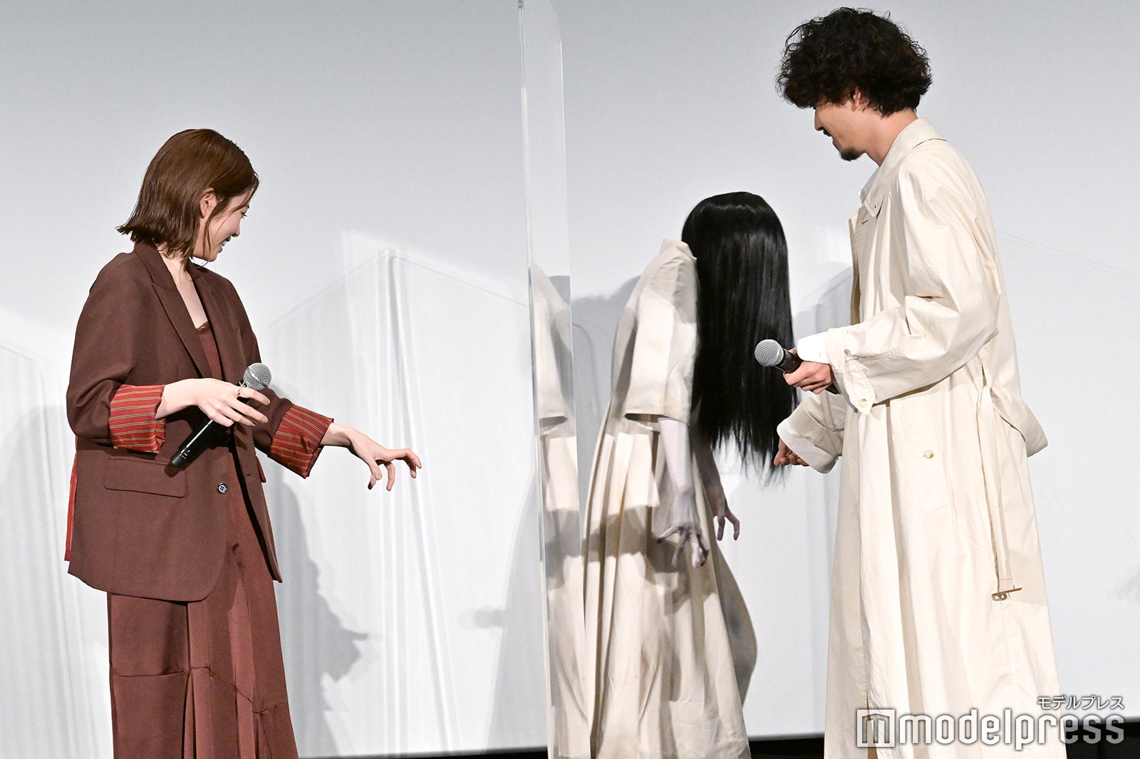 小芝風花、貞子、黒羽麻璃央（C）モデルプレス