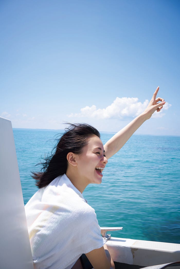 山本舞香写真集「サニー/ムーン」 鈴木心(撮影)講談社