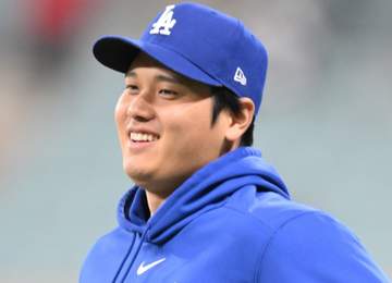 大谷翔平 超速ダッシュでベンチ裏へ 勝利のハイタッチ後に恒例のシーン戻る 日本時間24日に復帰予定 山本由伸はまたスネルと