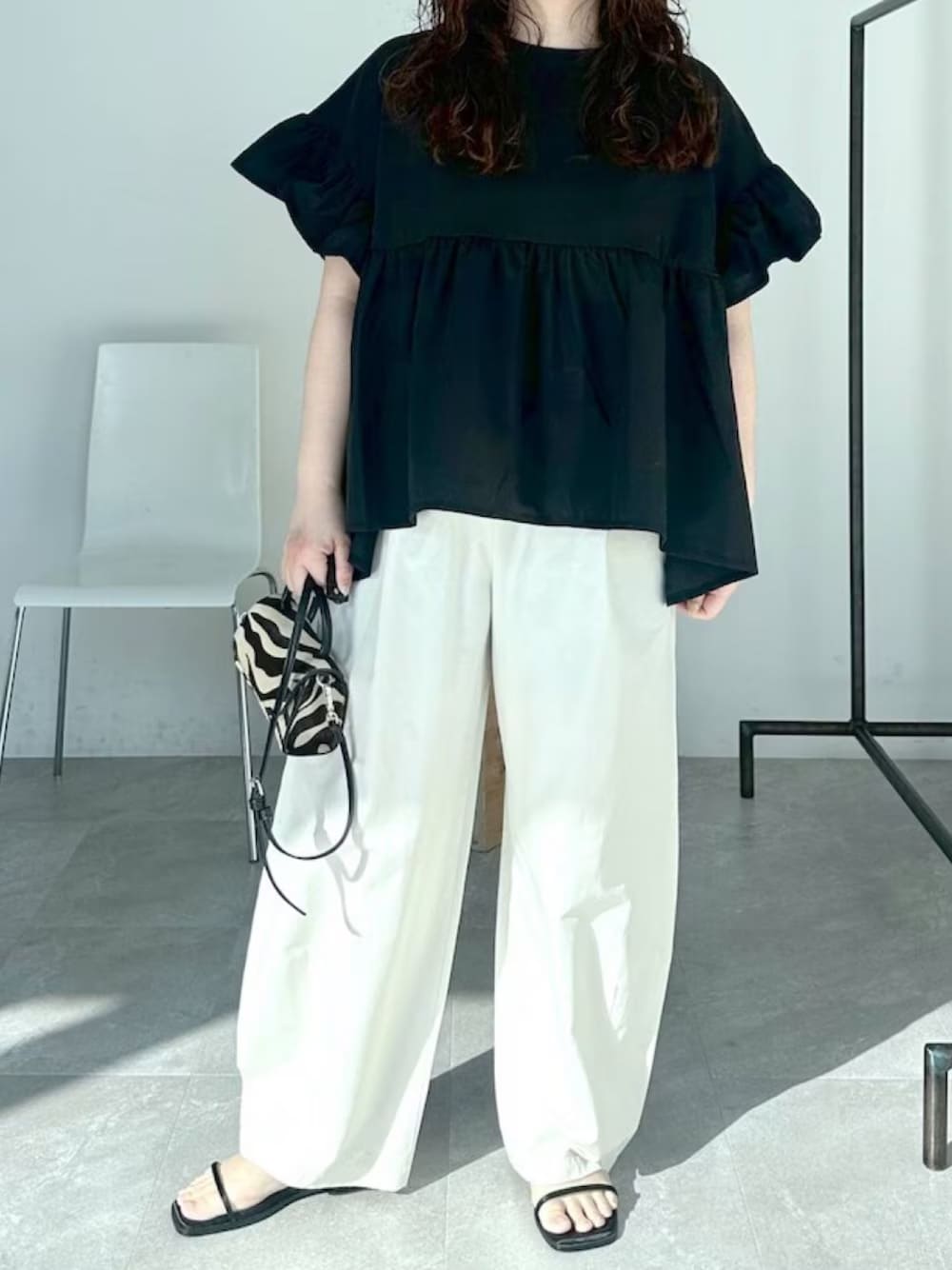 ヒップまわりがカバーできるロング丈のトップス 出典:WEAR