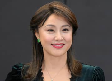 藤原紀香 夫婦揃ってショーに「素晴らしいカップル♥」「最高伝説！」「極美」気品スーツ＆メガネで印象がらりの愛之助