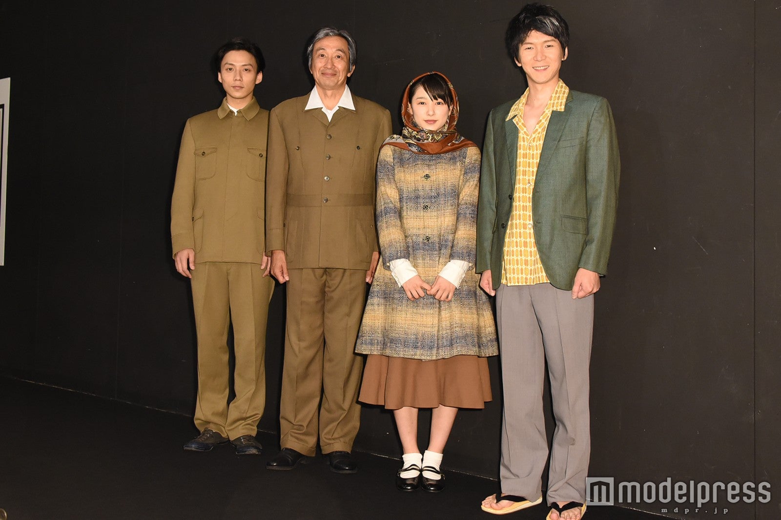 （左から）施鐘泰（JONTE）、佐戸井けん太、桜井日奈子、金井勇太（C）モデルプレス