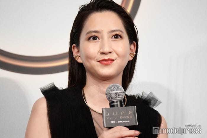 ロングヘアの河北麻友子(C)モデルプレス