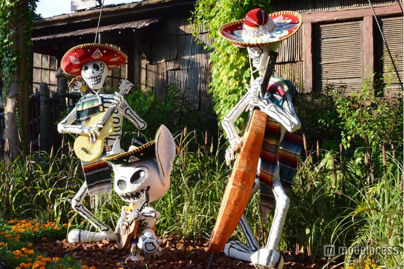 「ロストリバーデルタ」スケルトンとスケルトンになったキャラクターのデコレーション／東京ディズニーシー