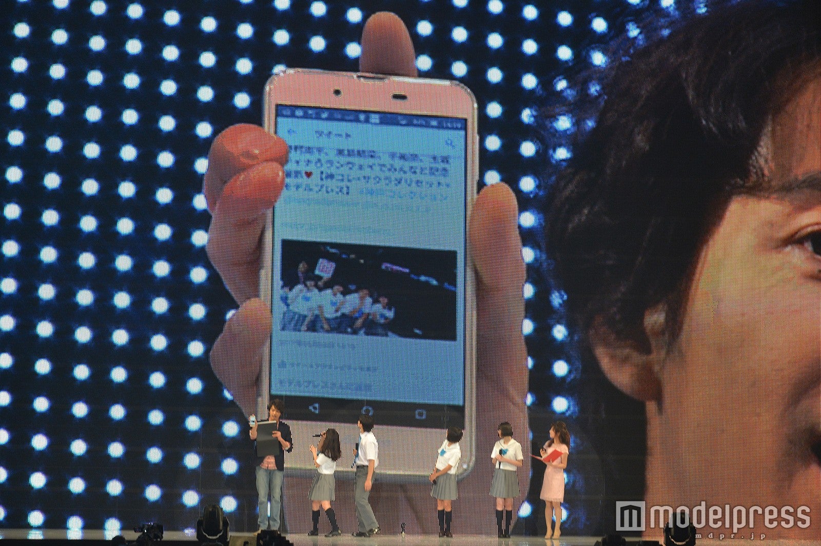 記念撮影 （C）モデルプレス