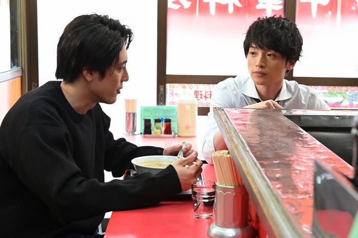 間宮祥太朗、玉森裕太「オー!マイ・ボス!恋は別冊で」第9話より(C)TBS