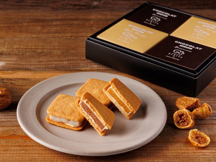 鎌倉紅谷×バニラビーンズ「ショーコラ クルミッ子×フィグフロマージュ（2種4個入、税込1944円）」（提供画像）