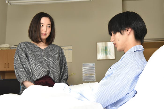 藤井武美、清水尋也/「anone」第7話より(C)日本テレビ