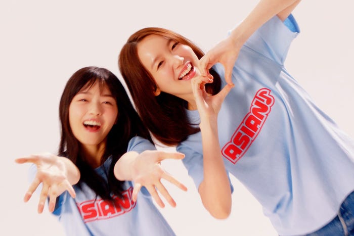 西野七瀬、飯豊まりえ/新TVCMより(提供写真)