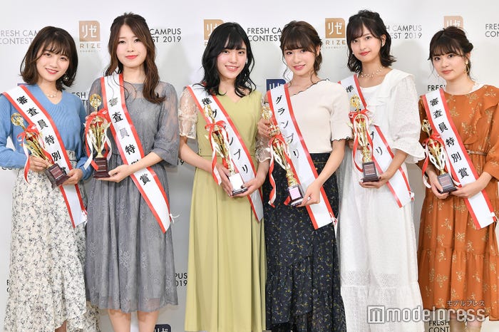 (左から)渡辺萌菜、坂本奈優、望月優夢、中川紅葉、斉藤里奈、村上由樹(C)モデルプレス