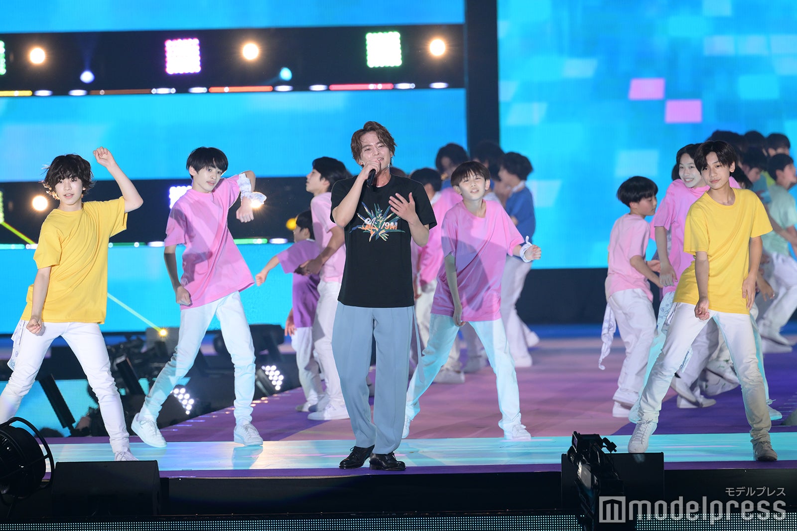 会場や配信で見守るファンへ向けてのファンサービスも欠かさない中山優馬、ジャニーズJr.（C）モデルプレス