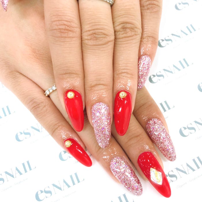 赤で大人っぽく/画像提供:esNAIL