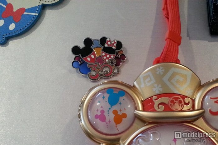 体験型スペシャルグッズ「ハピネスシェアペンダント」でプレゼントされるアクセサリー