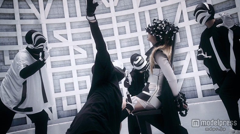 「Dance In The Rain -Music Video Ver.-」より