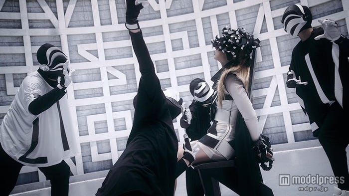 「Dance In The Rain -Music Video Ver.-」より