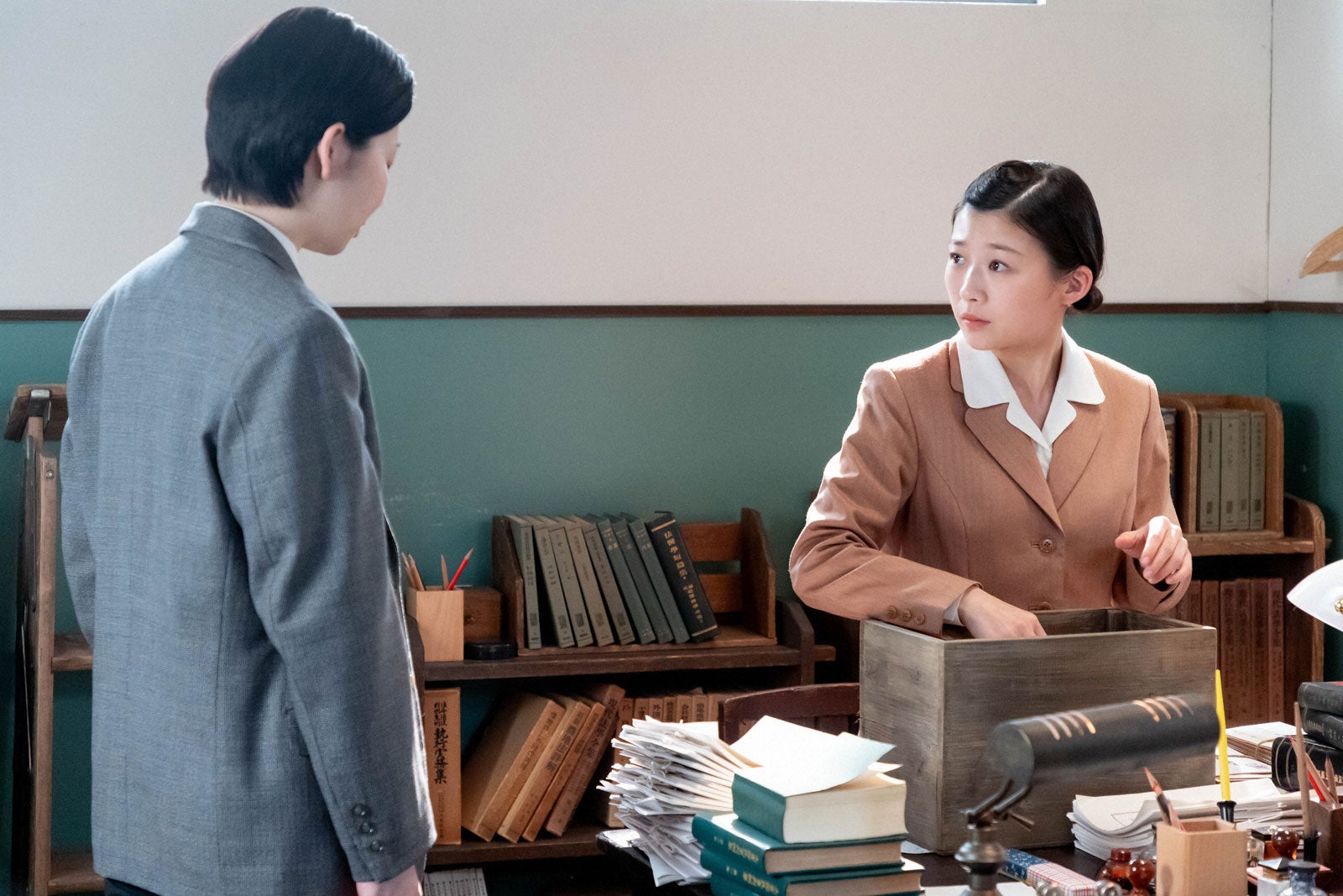 土居志央梨、伊藤沙莉「虎に翼」（C）NHK