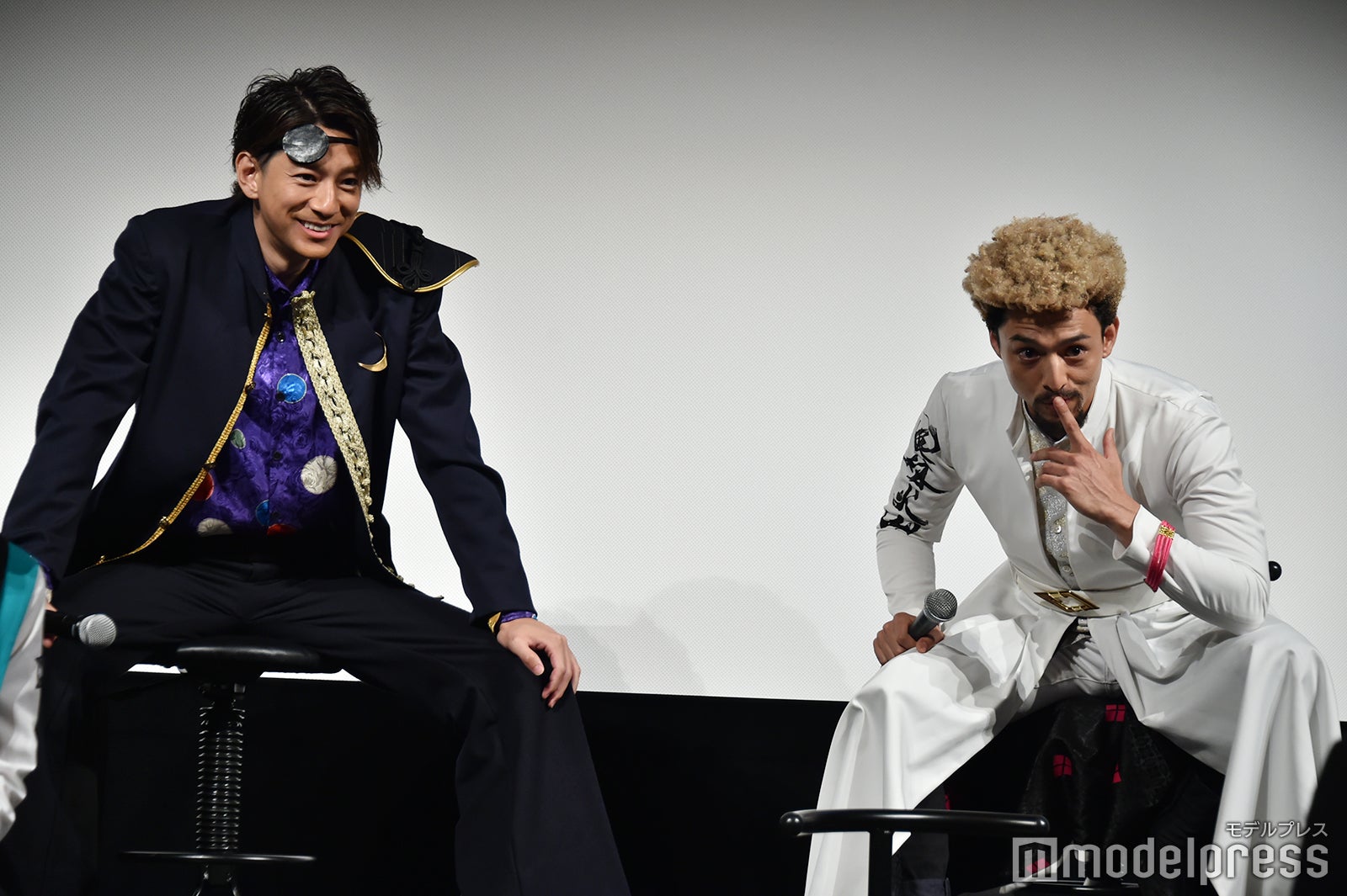 キンプリに入りたいアピールをする三浦翔平＆満島真之介（C）モデルプレス