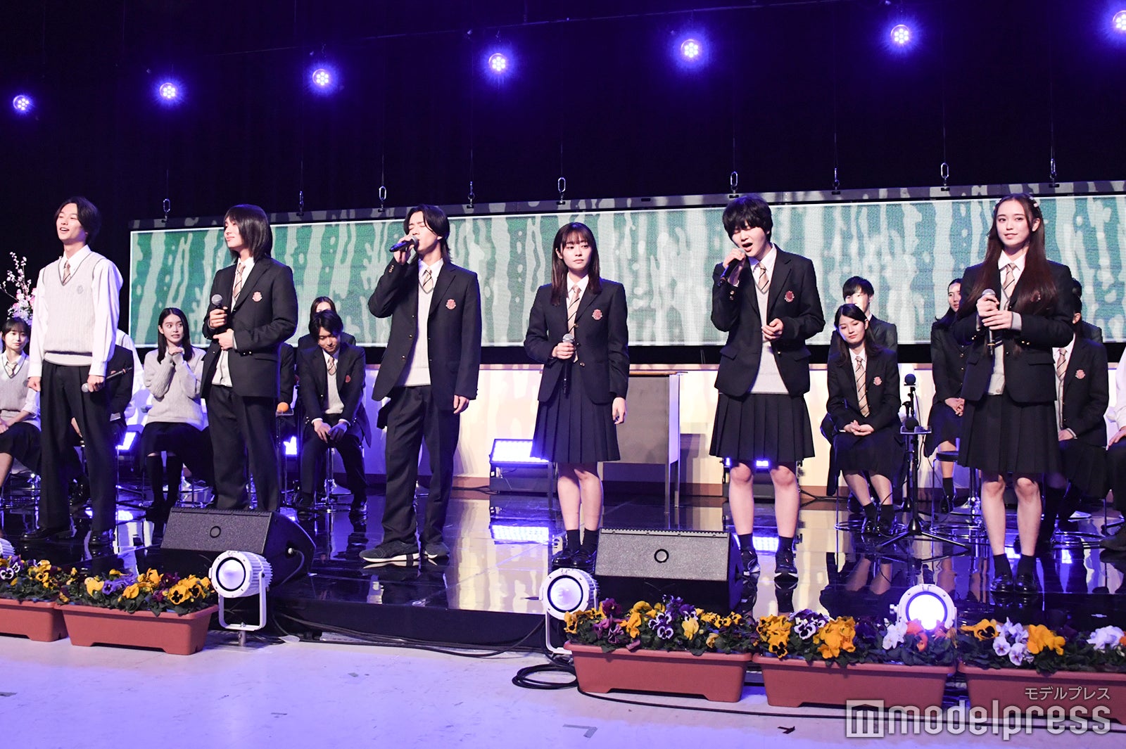 「点描の唄」を披露した青山凌大、渡辺色、森愁斗、吉柳咲良、白倉碧空、大塚萌香（C）モデルプレス