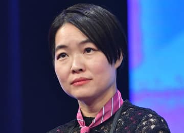 イモトアヤコ 実は超仲良しトップ女優と誕生日2ショに反響続々「永遠の友情」「ホンマにめで鯛」「可愛いケーキ」