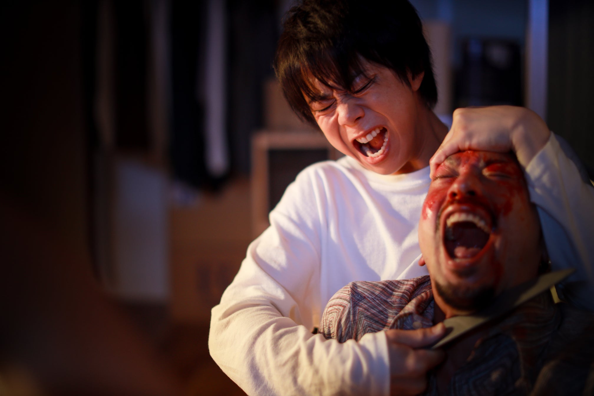 Kis-My-Ft2北山宏光、首筋に包丁を…衝撃シーンの場面写真公開＜ただ離婚してないだけ＞