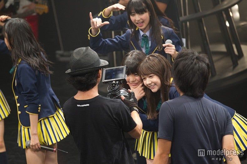 ミュージックビデオの撮影に挑んだHKT48（C）AKS