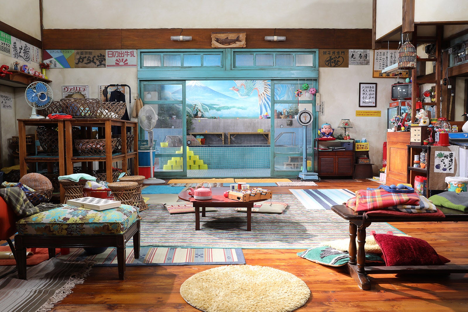 「鵬の湯」セット写真（C）NTV・J Storm