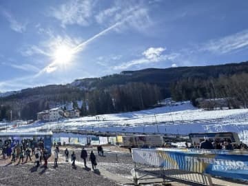 ゴールの直線に犬が乱入 実況アナ「選手も驚いたでしょう。ちょっと狼なのかなと私も驚いてしまいました」 まさかの事態に解説者「鹿はあるが飼い犬は経験がない」