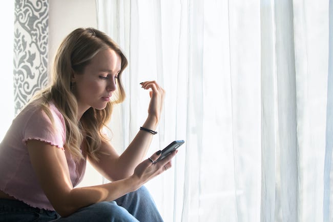 急に冷たいのはナゼ？「そっけないLINE」を送る男性の心理