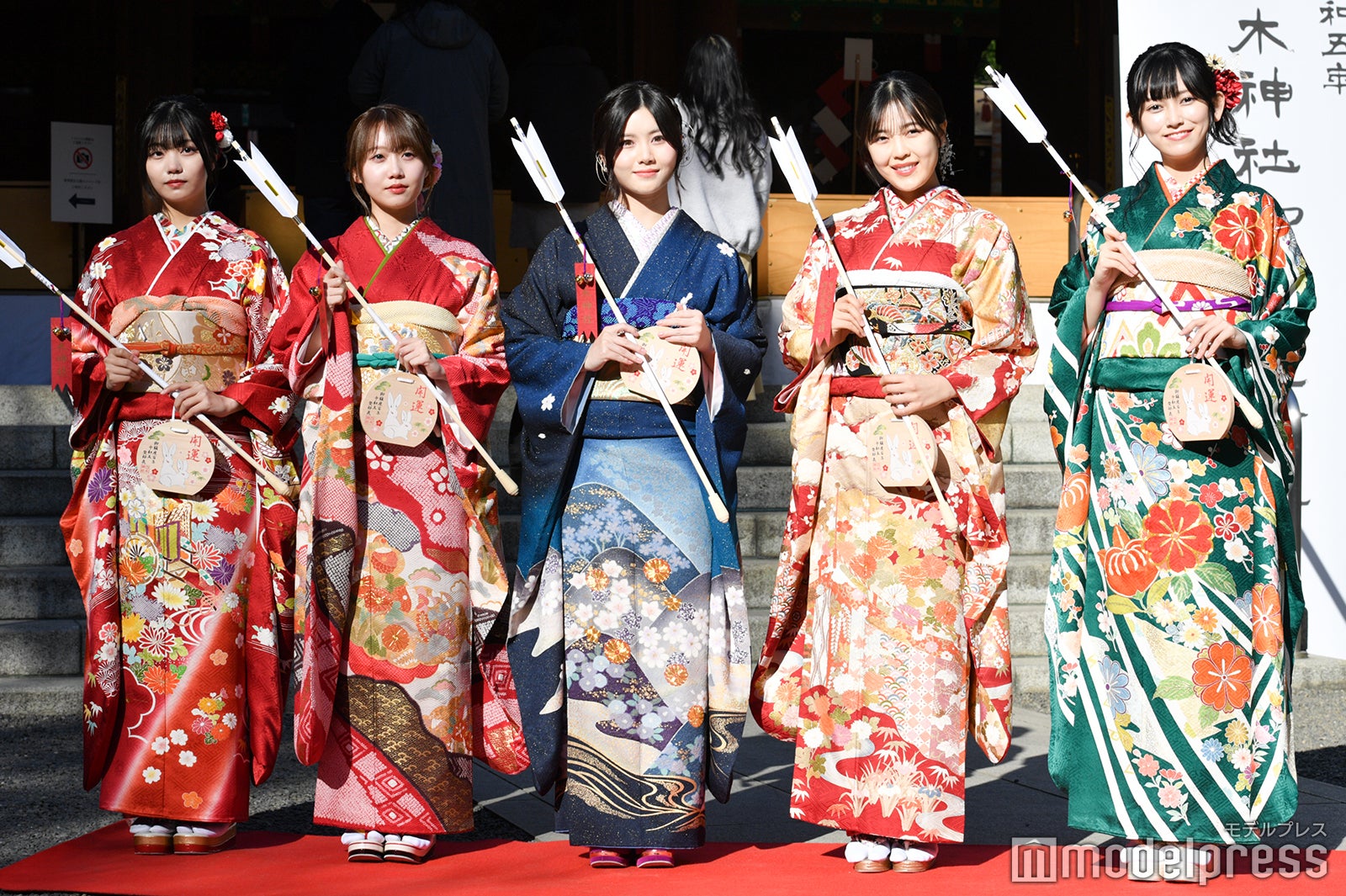 中西アルノ、矢久保美緒、伊藤理々杏、柴田柚菜、池田瑛紗（C）モデルプレス