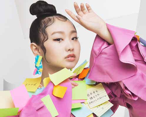 荒井麻珠、初アルバム「声」ジャケ写&新アー写解禁「生きる力の一部になれたら嬉しい」