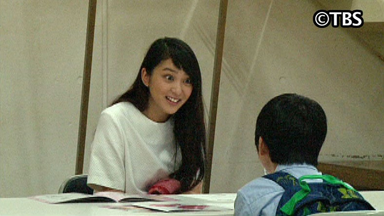 失礼な子どもがいくつものをムチャぶりを要求