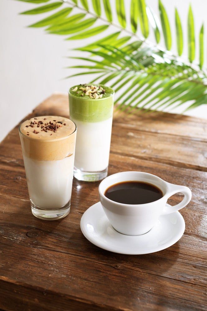 ダルゴナラテ¥450、ダルゴナ抹茶ラテ¥500、ドリップコーヒーS¥280／M¥330／画像提供：ベイクルーズ