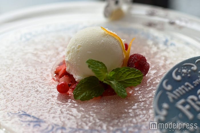 飴細工で作られた膜(C)モデルプレス