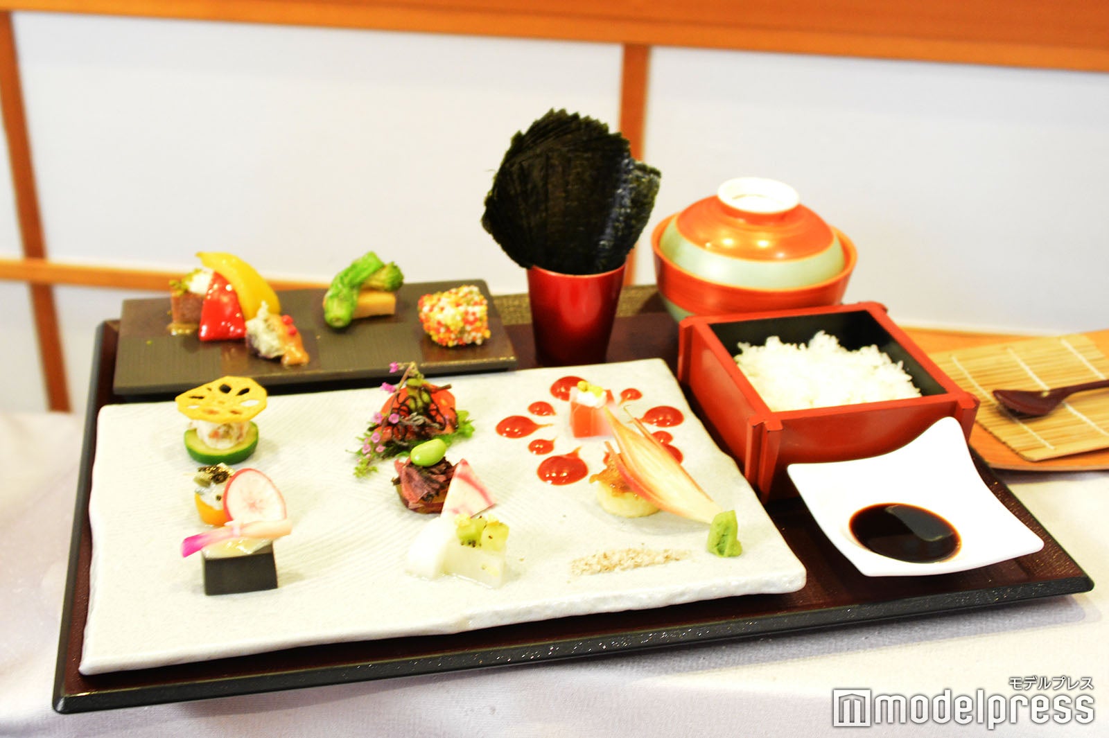 （C）モデルプレス