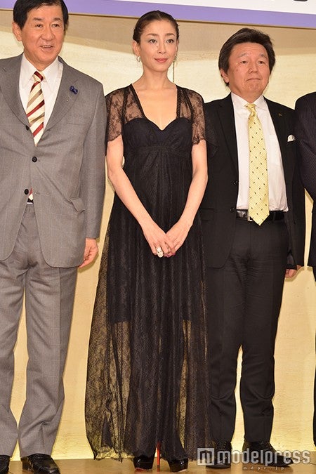 宮沢りえ（中央）／（C）モデルプレス