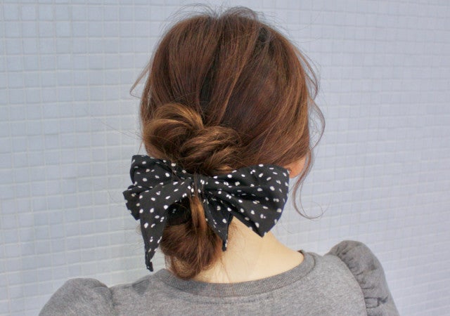 リボンスカーフでできる 簡単ゆる可愛まとめヘアアレンジ モデルプレス リボンスカーフでできる 簡単ゆる可愛まとめヘアアレンジ モデルプレス