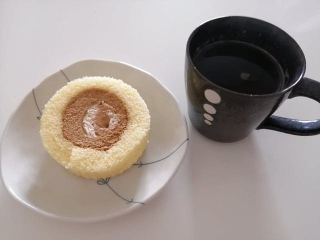 《ローソン》カフェラテロールコーヒーと
