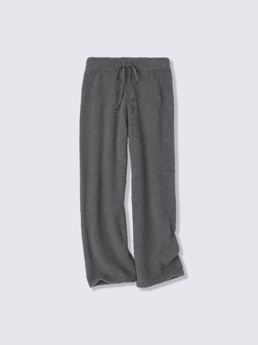 グレーのフラッフィーニット素材のパンツ