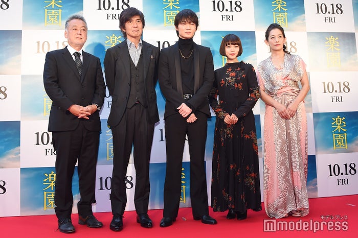 （左から）瀬々敬久監督、佐藤浩市、綾野剛、杉咲花、片岡礼子（C）モデルプレス