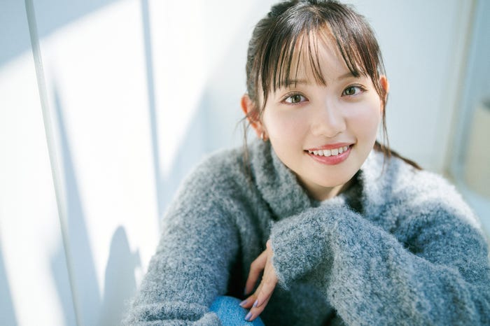 田中瞳アナ「瞳のまにまに」(C)熊木優/講談社